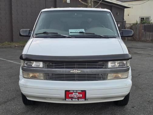 Ivory White 2001 Chevrolet Astro Base