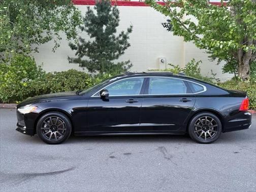 2020 Volvo S90 T6 Momentum