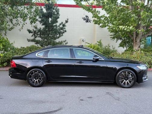 2020 Volvo S90 T6 Momentum