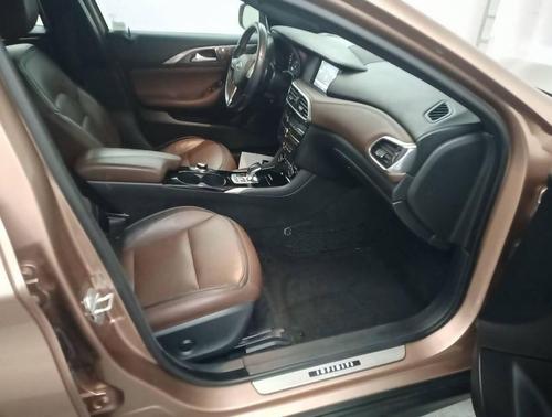 2017 INFINITI QX30 Premium