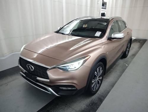 2017 INFINITI QX30 Premium