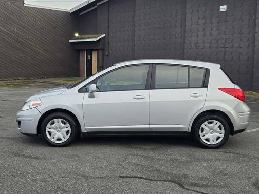 Brilliant Silver 2011 Nissan Versa 1.8 S