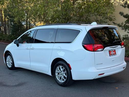 2020 Chrysler Voyager LXI