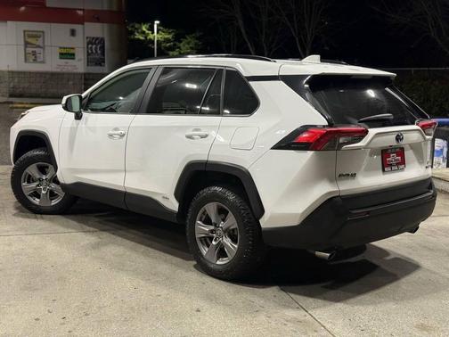 2022 Toyota RAV4 Hybrid LE