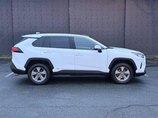 2022 Toyota RAV4 Hybrid LE