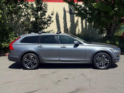 2018 Volvo V90 Cross Country T5