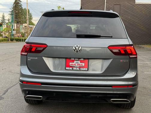 Platinum Gray Metallic 2020 Volkswagen Tiguan 2.0T SE R-Line Black 4MOTION