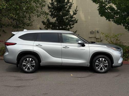 2021 Toyota Highlander Hybrid XLE
