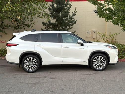2020 Toyota Highlander Hybrid Platinum