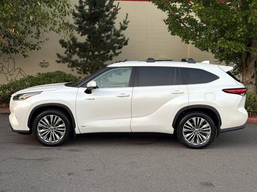2020 Toyota Highlander Hybrid Platinum