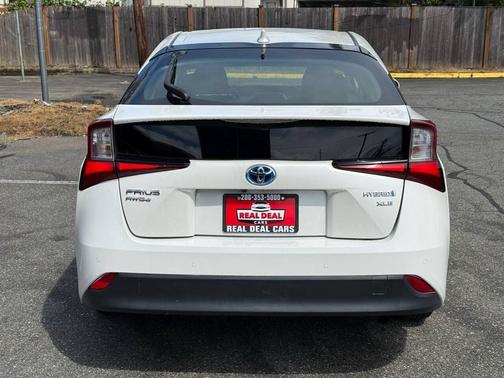 Blizzard Pearl 2020 Toyota Prius XLE