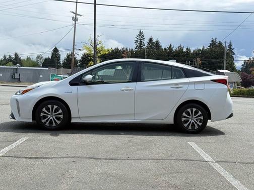 Blizzard Pearl 2020 Toyota Prius XLE