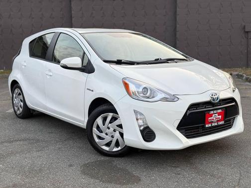 Super White 2015 Toyota Prius c Two