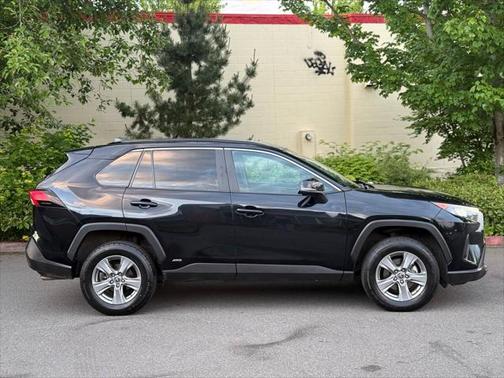 2022 Toyota RAV4 Hybrid LE