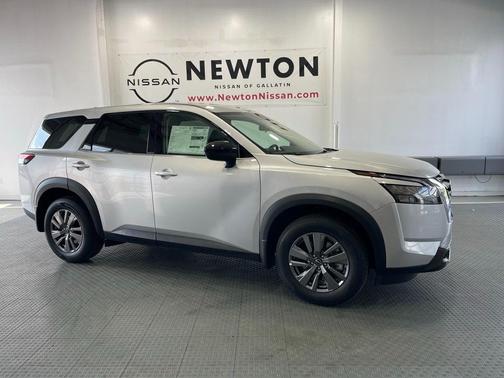 2025 Nissan Pathfinder S