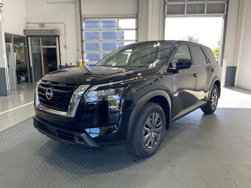 2025 Nissan Pathfinder S