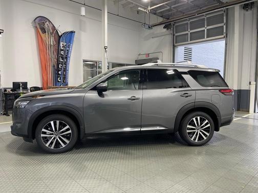 2025 Nissan Pathfinder Platinum