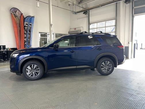 Deep Ocean Blue 2026 Nissan Pathfinder SV