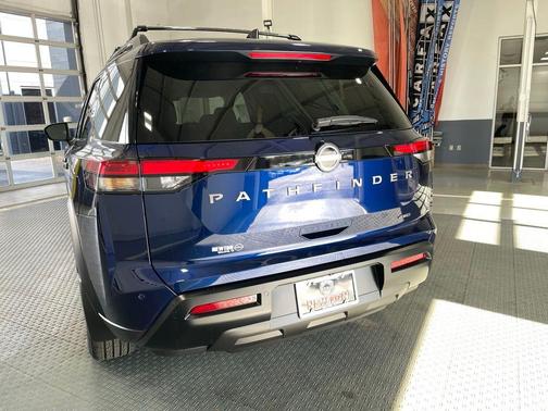 Deep Ocean Blue 2026 Nissan Pathfinder SV