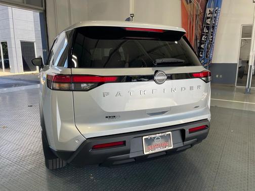 2025 Nissan Pathfinder S