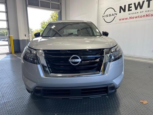 2025 Nissan Pathfinder S