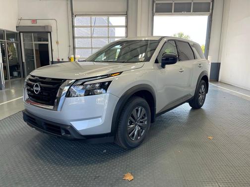 2025 Nissan Pathfinder S