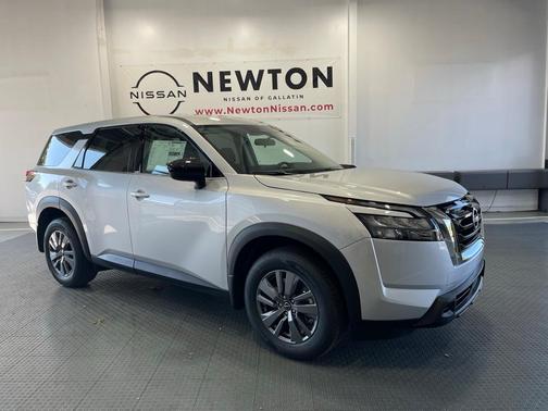 2025 Nissan Pathfinder S