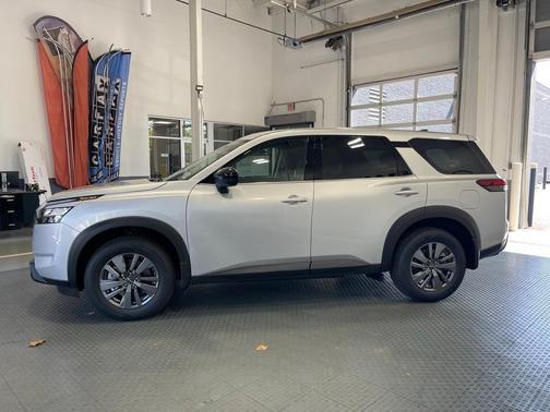 2025 Nissan Pathfinder S
