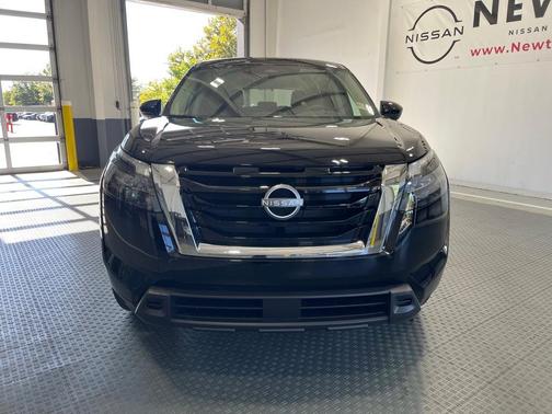 2025 Nissan Pathfinder S