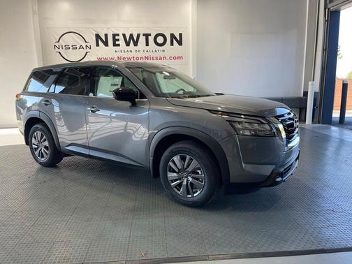 2025 Nissan Pathfinder S