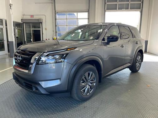 2025 Nissan Pathfinder S