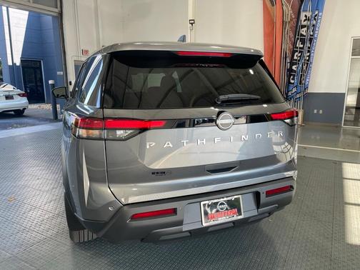 2025 Nissan Pathfinder S
