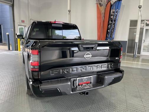 2025 Nissan Frontier SL