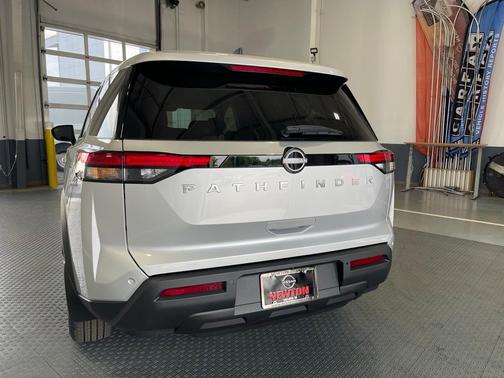 2025 Nissan Pathfinder S