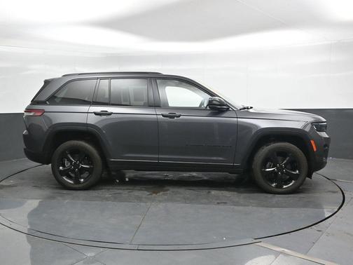 Metallic 2025 Jeep Grand Cherokee Laredo