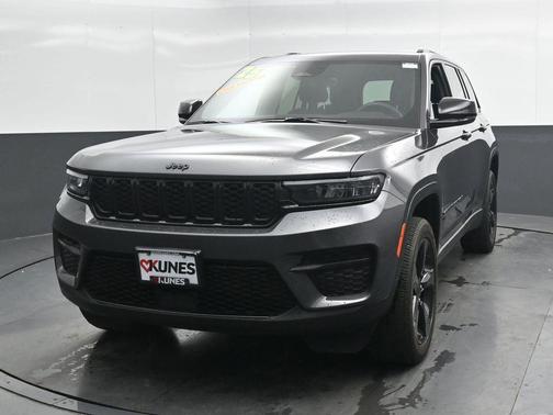 Metallic 2025 Jeep Grand Cherokee Laredo