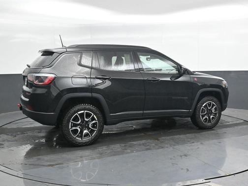 Diamond Black 2026 Jeep Compass Trailhawk