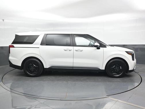 Snow White Pearl 2025 Kia Carnival LXS