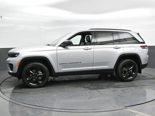 2025 Jeep Grand Cherokee Laredo