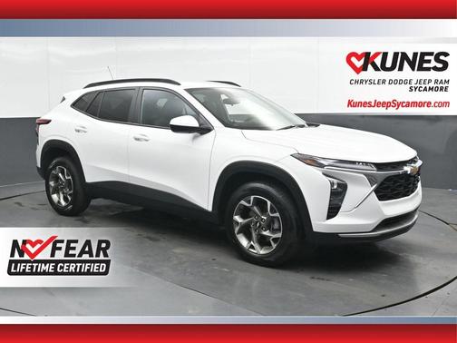 Summit White 2025 Chevrolet Trax LT