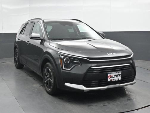 Gray 2025 Kia Niro LX
