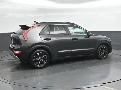 Gray 2025 Kia Niro LX