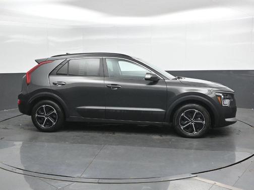 Gray 2025 Kia Niro LX