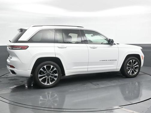 2022 Jeep Grand Cherokee Overland