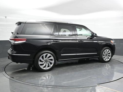 2024 Lincoln Navigator Premiere