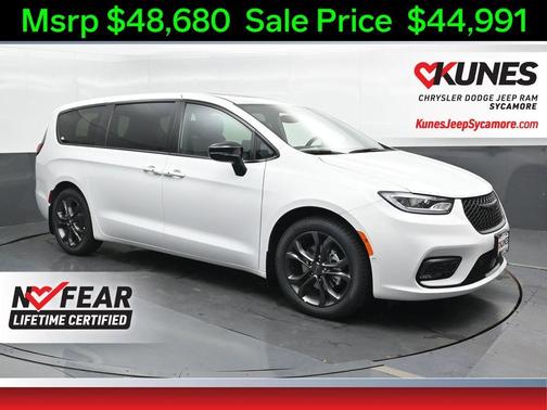 2026 Chrysler Pacifica Select