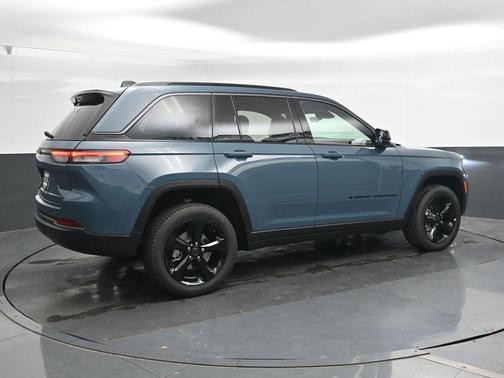 Steel Blue 2027 Jeep Grand Cherokee Limited