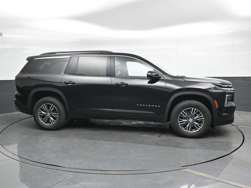 Mosaic Black Metallic 2024 Chevrolet Traverse LT