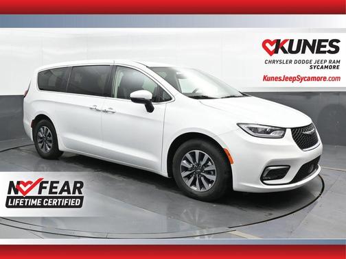 2023 Chrysler Pacifica Hybrid Touring L