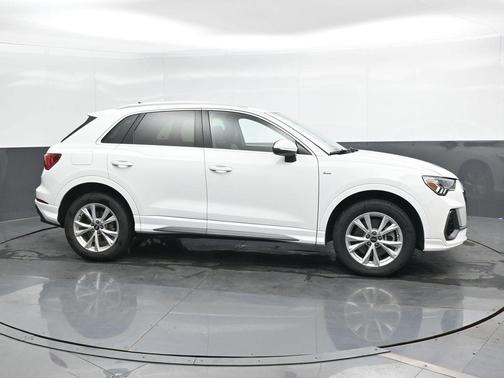 2023 Audi Q3 45 S line Premium